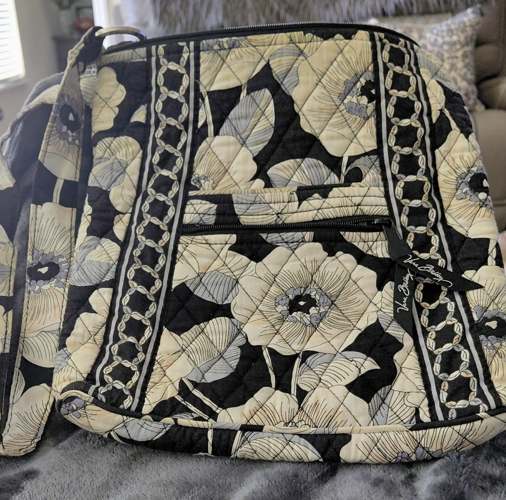 Vera Bradley Floral Blk/Crm Quilted Crossbody Hipster Bag.